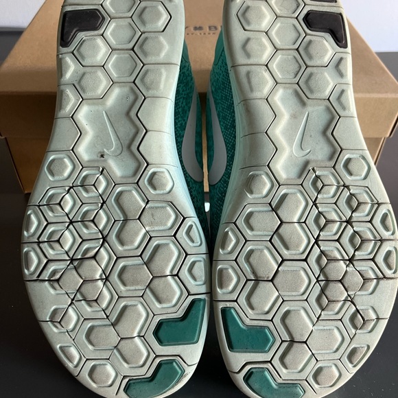 Nikes - Picture 3 of 3